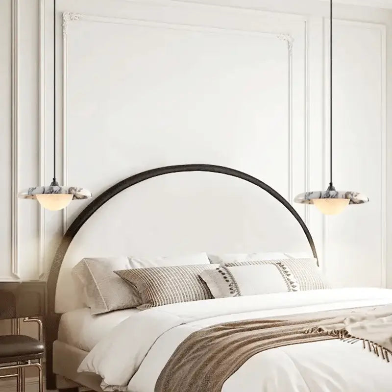 Suspension Design Avec Disque En Marbre Et Demi-Sphère

