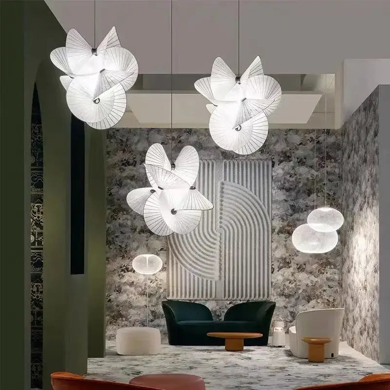 Suspension Design Blanche En Tissu Forme Éventail Élégante