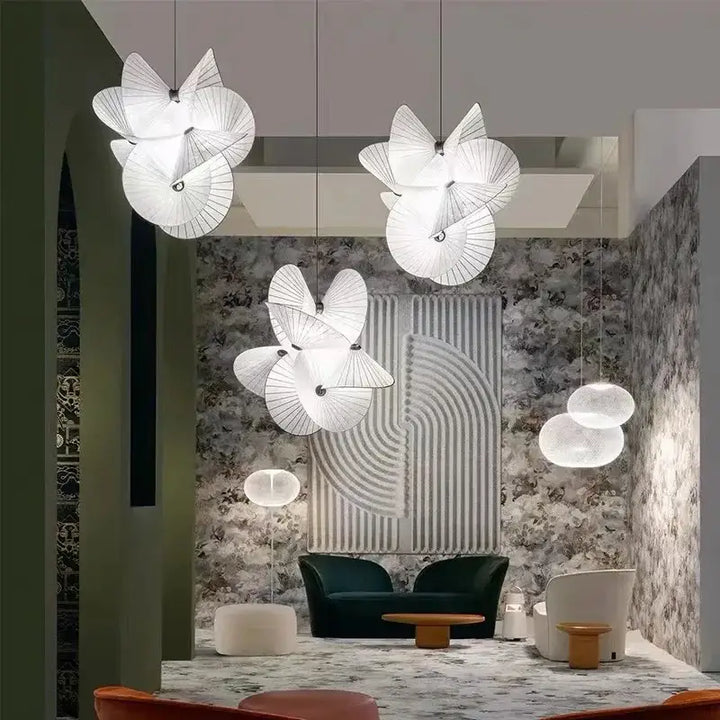 Suspension Design Blanche En Tissu Forme Éventail Élégante