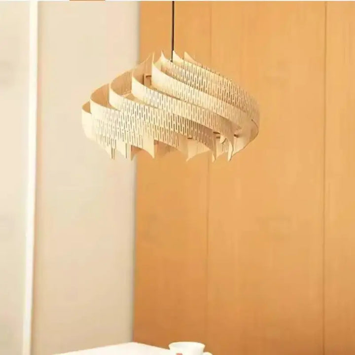 Suspension design en bois pour une lumière douce et élégante
