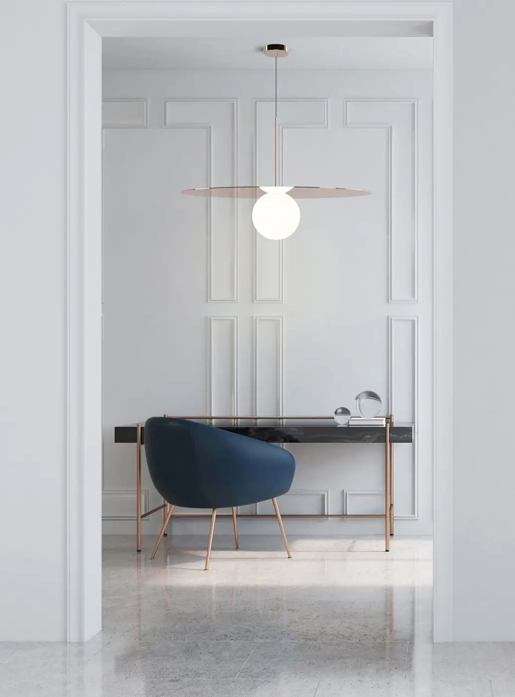 Suspension Bola Disc or rose de 46 cm dans un intérieur