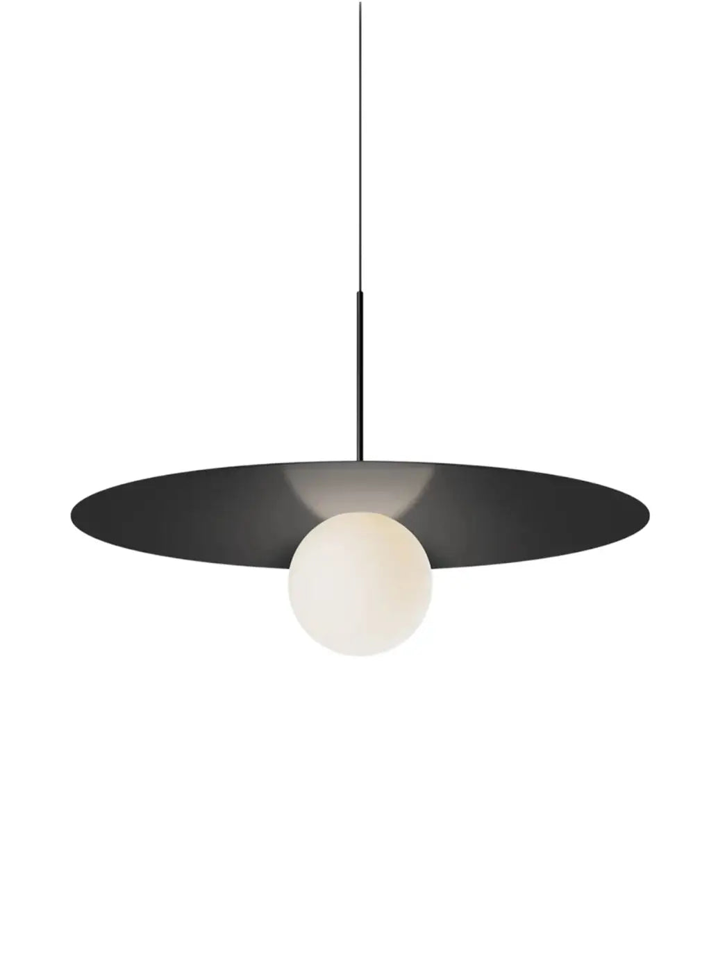 Suspension Bola Disc noire, disque de 81 cm et globe en verre opale