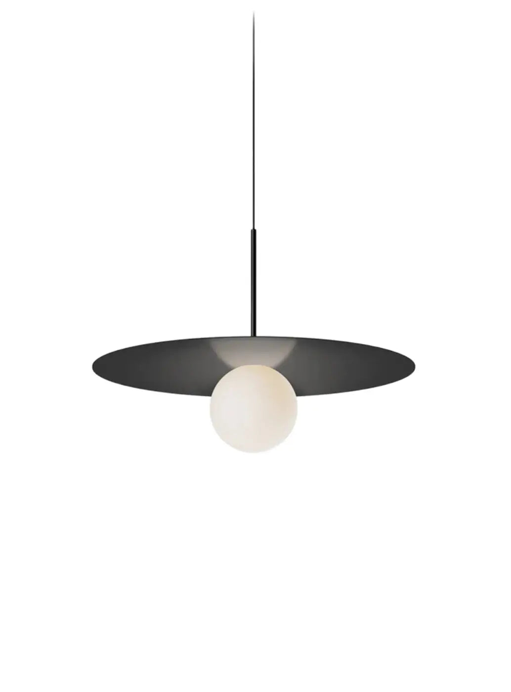 Suspension Bola Disc noire, disque de 56 cm et globe en verre opale