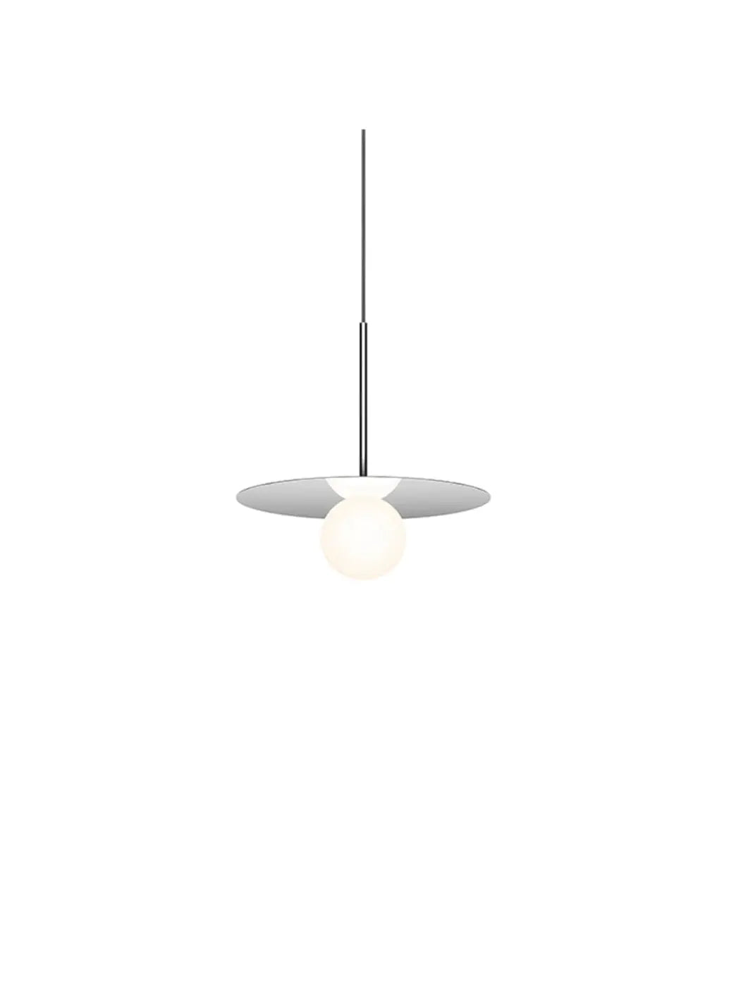 Suspension Bola Disc argentée, disque de 30 cm et globe en verre opale