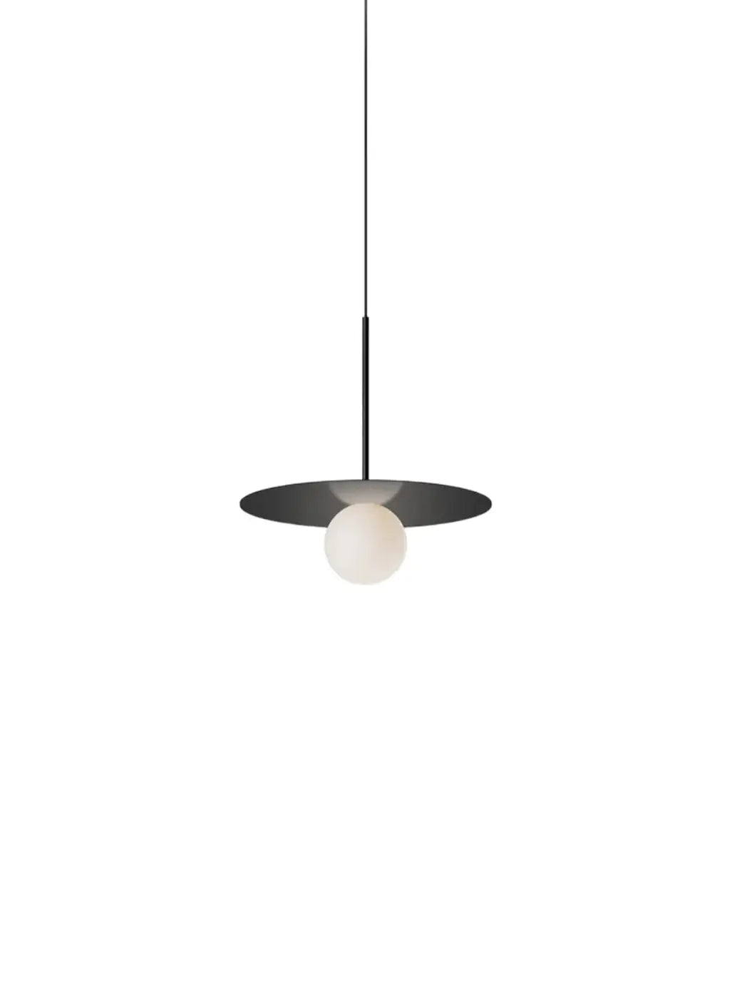 Suspension Bola Disc noire, disque de 30 cm et globe en verre opale