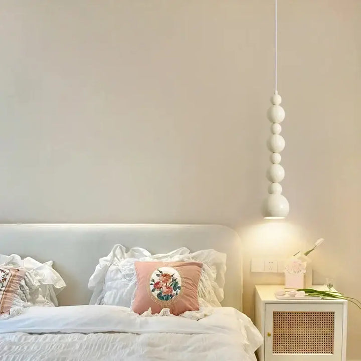 Suspension design boules blanches modernes pour chambre enfant