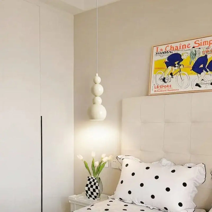 Suspension design boules blanches modernes pour chambre enfant