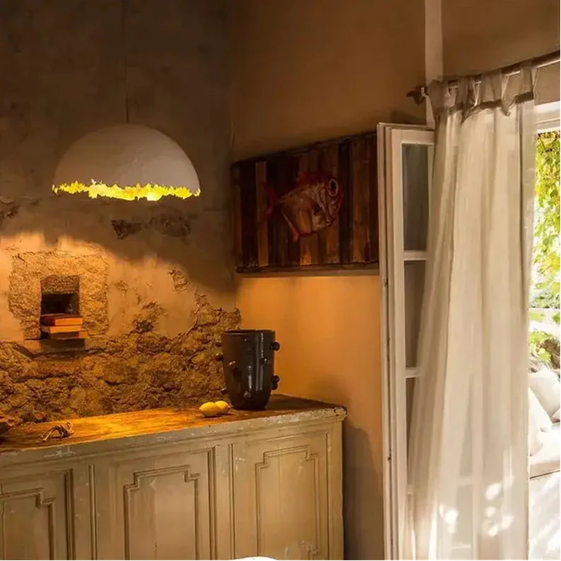 Suspension Design Craquelée Bord Doré Et Dôme Mat

