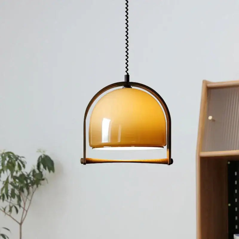 Suspension Design Demi Sphère Jaune Ambre Et Métal Style Élégant