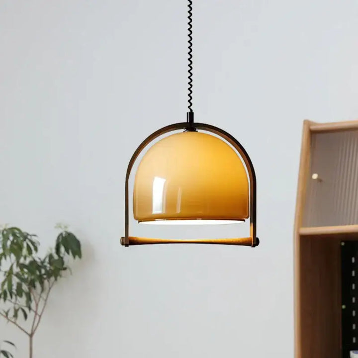 Suspension Design Demi Sphère Jaune Ambre Et Métal Style Élégant