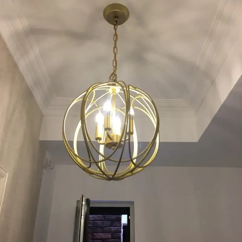 Suspension Design Dorée En Forme De Sphère Raffinée