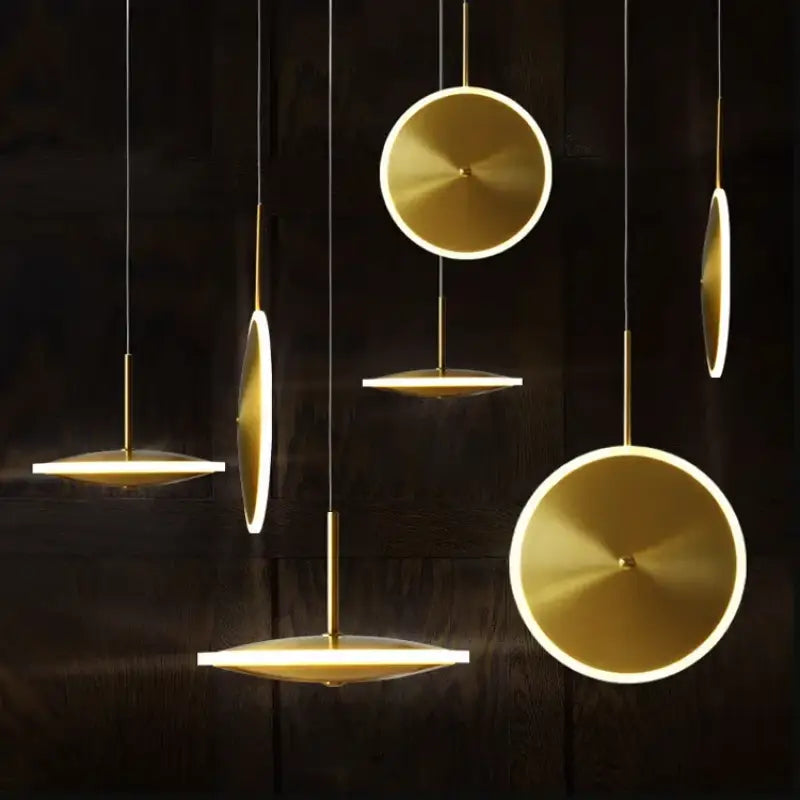 Suspension design dorée moderne à disques lumineux