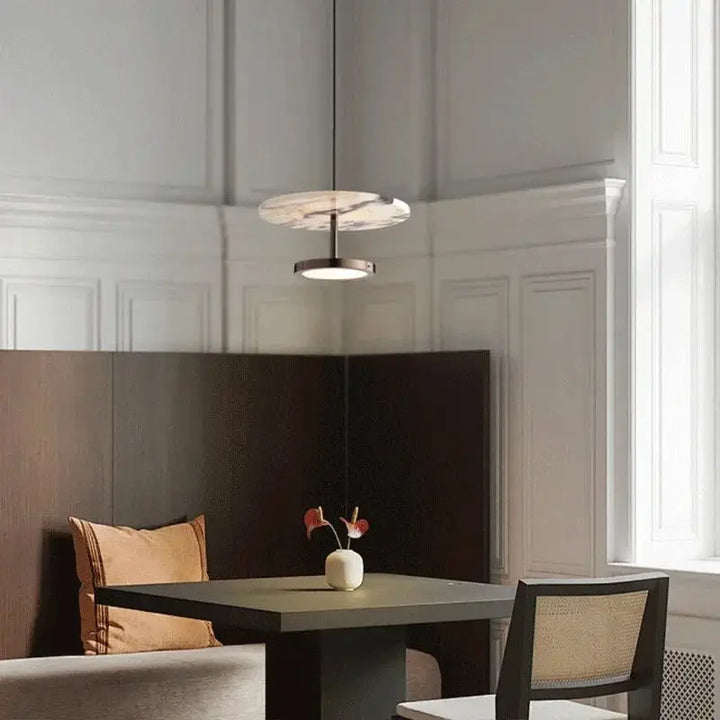 Suspension Design Marbre Moderne Avec Disque Veiné Et Anneau Led