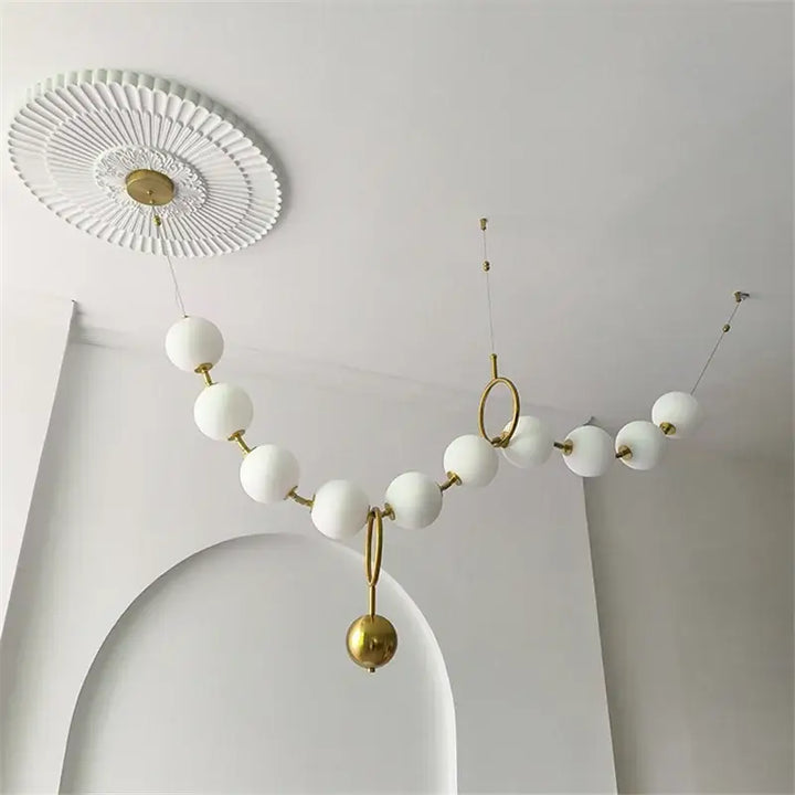 Suspension moderne boules lumineuses doré blanc raffiné