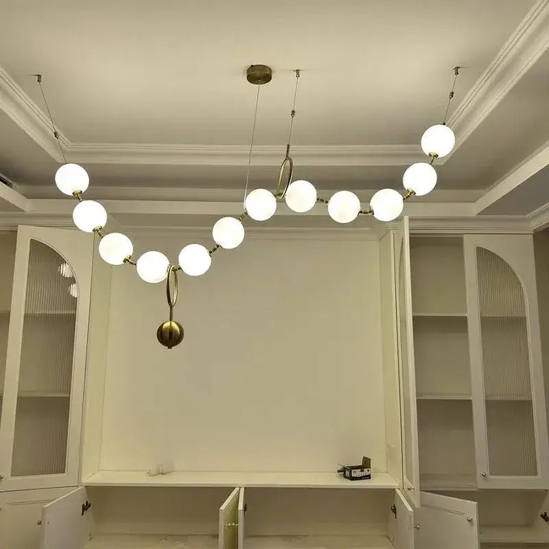 Suspension moderne boules lumineuses doré blanc raffiné