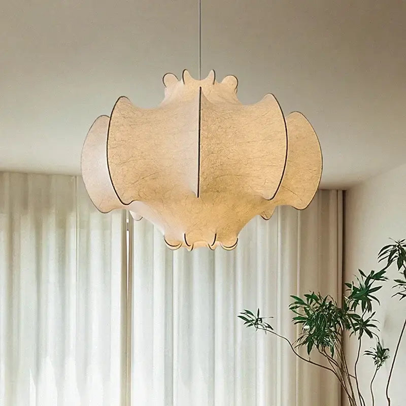 Suspension design organique blanche en tissu sculpté style contemporain