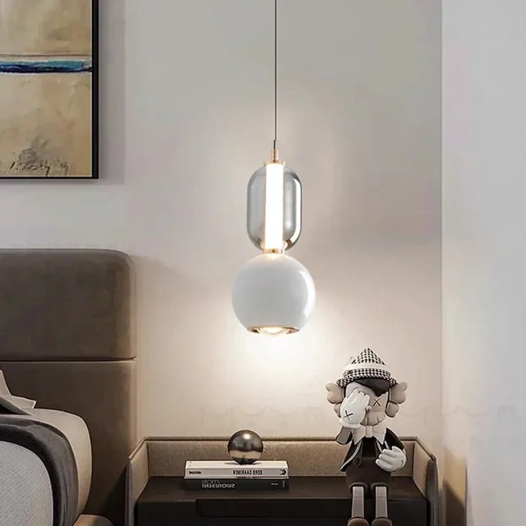 Suspension design en verre opalin et globe blanc moderne