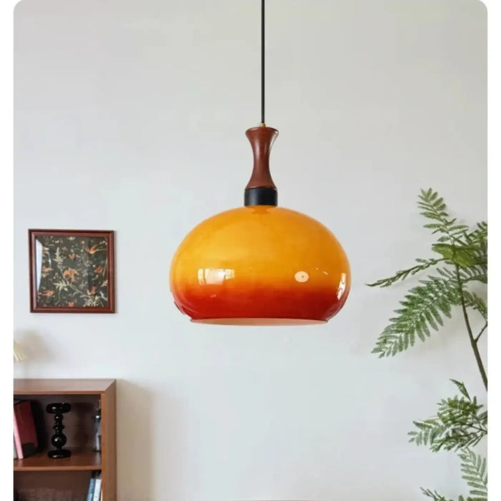 Suspension luminaire angy en verre dégradé chaud avec col en bois et cordon noir pour décoration intérieure style vintage revisité
