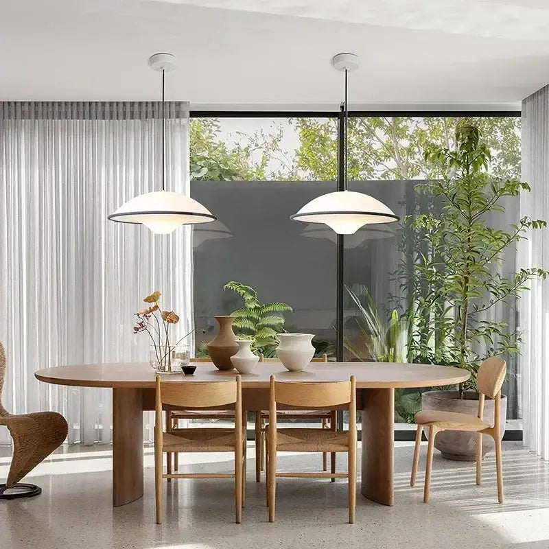 Suspension disque UFO blanche bord contrasté design moderne

