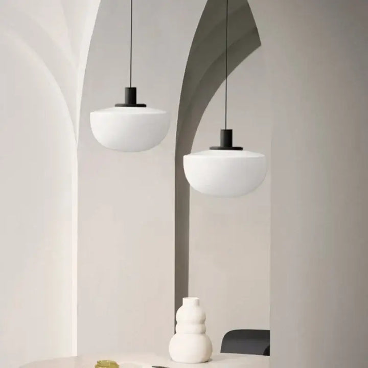 Suspension double moderne avec boules en verre blanc mat design