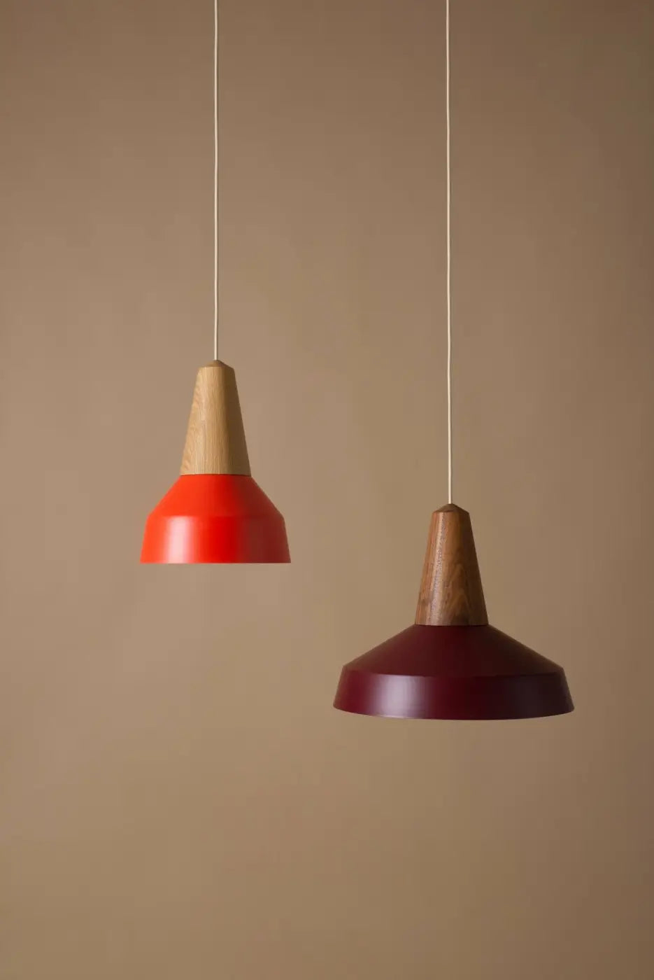 Tête en frêne et abat-jour blanc de la suspension Eikon Circus #couleur_blanc