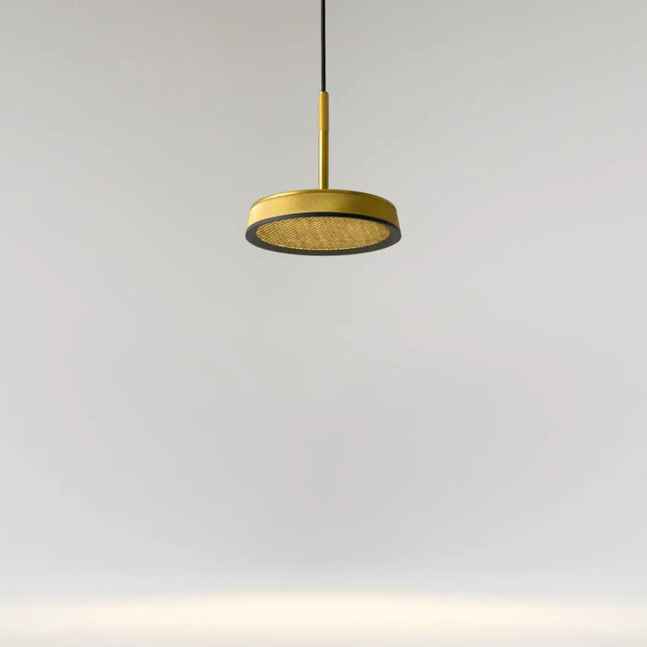 Suspension luminaire el coupole en aluminium noir avec abat-jour en maille tissée dorée pour lumière douce led