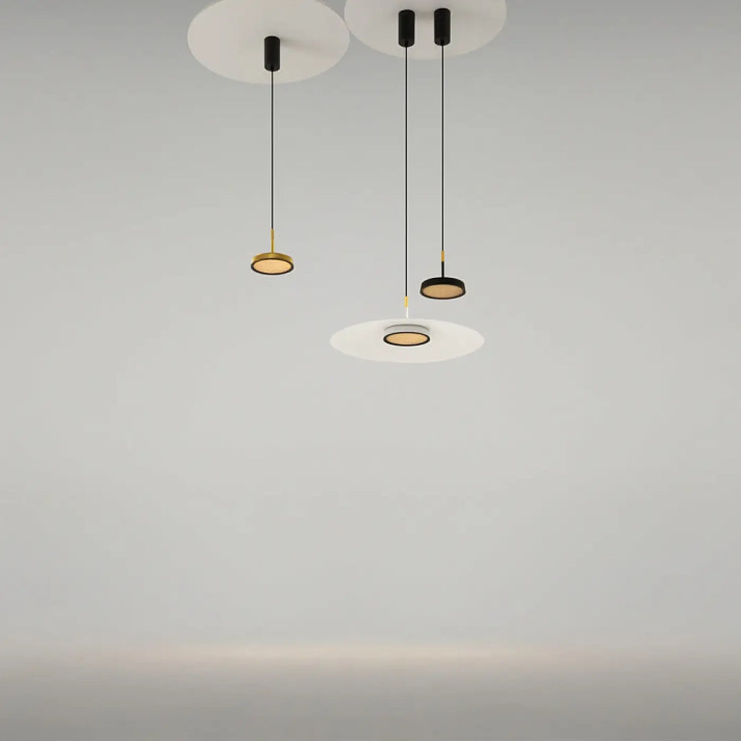 Suspension luminaire el led avec lumière douce en aluminium noir et diffuseurs circulaires blancs modernes minimalistes
