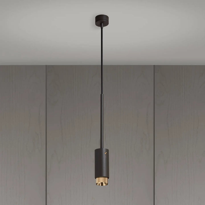 Suspension Exhaust à gravure quadrillée Graphite de Buster + Punch, finition laiton #couleur_dor
