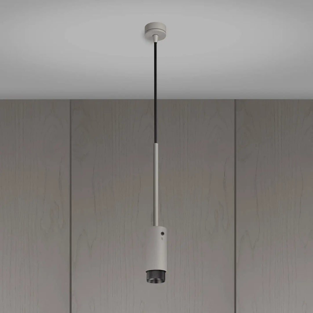 Suspension Exhaust à gravure quadrillée Pierre de Buster + Punch, finition bronze fumé #couleur_gris