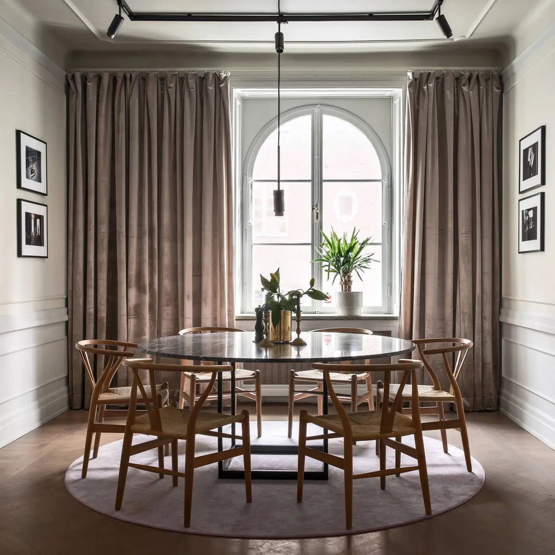 Suspension Exhaust dans un intérieur #couleur_noir