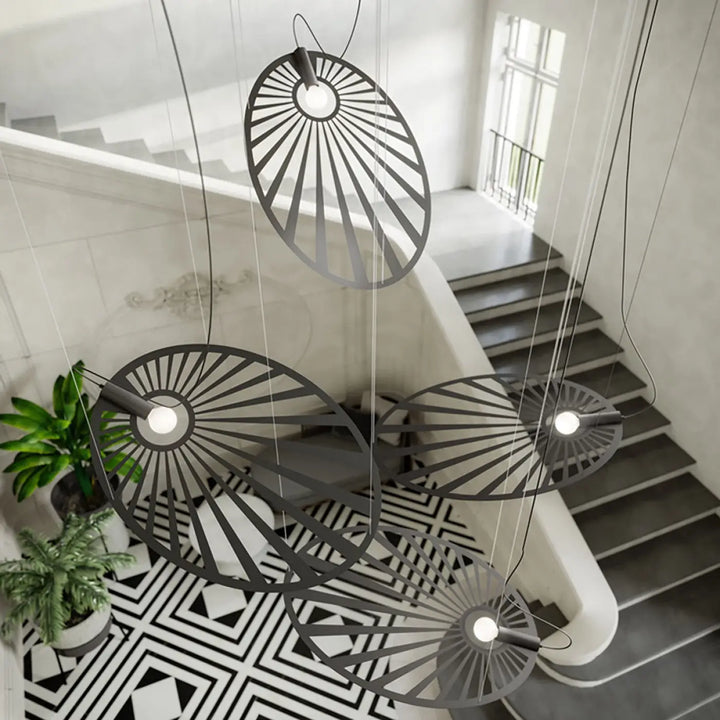 Suspension LEHDET noir dans un intérieur, vue rapprochée