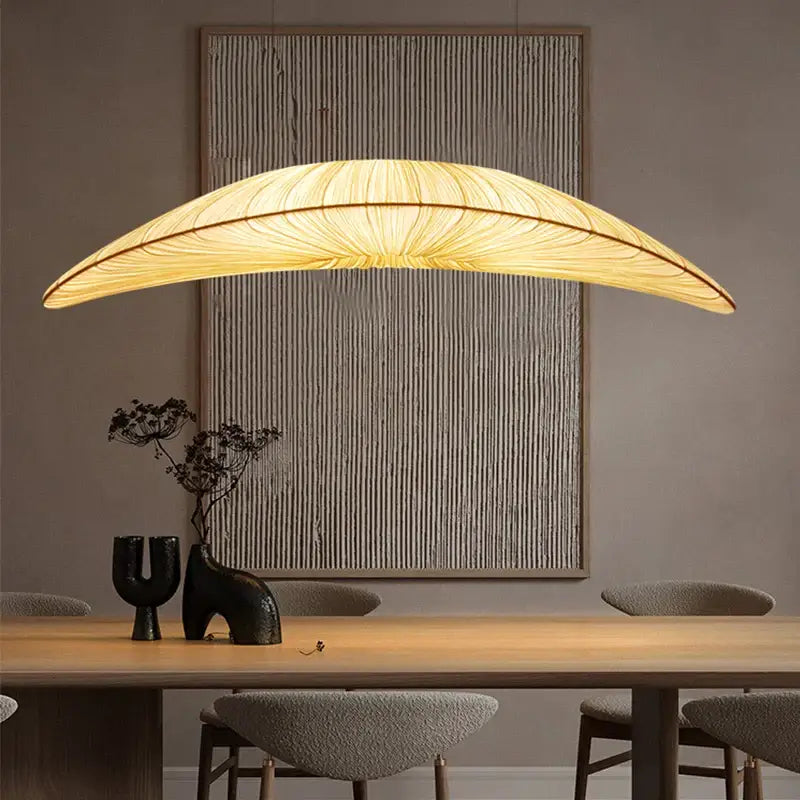 Suspension Feuille Courbée Design Moderne Éclairage Chaud

