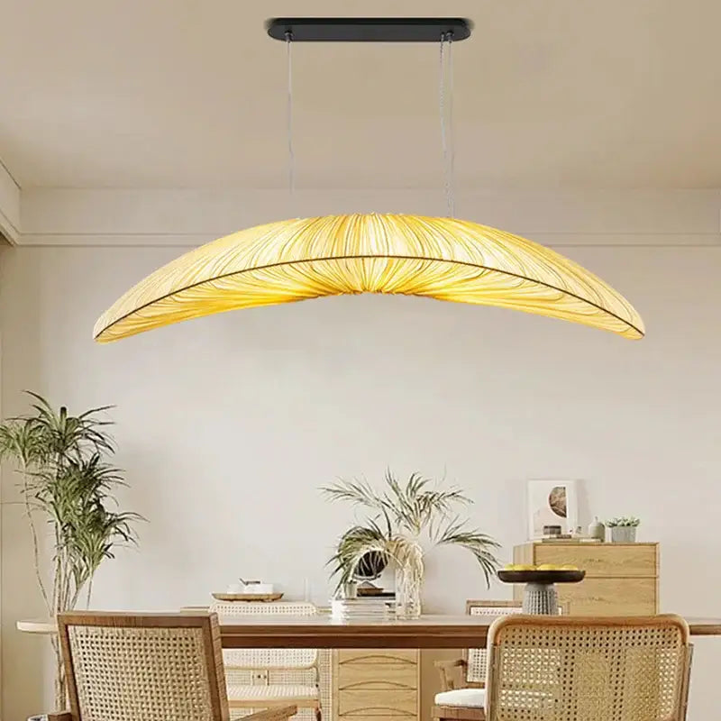 Suspension Feuille Courbée Design Moderne Éclairage Chaud

