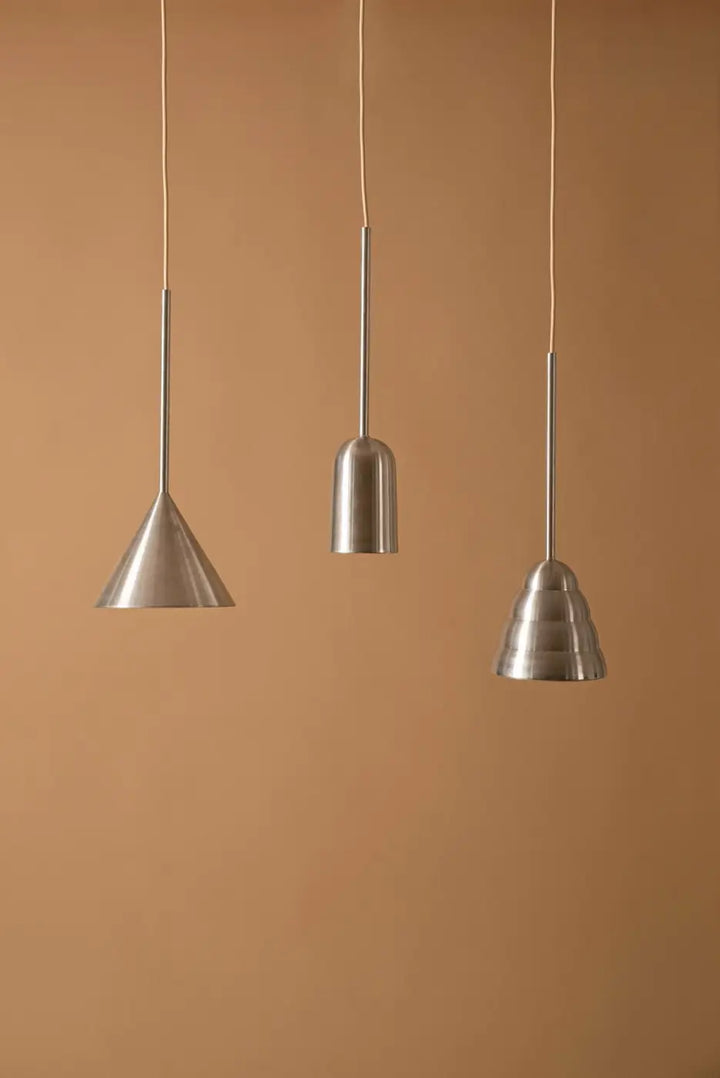 Abat-jour conique de la suspension Figura Cone chromée #couleur_argent