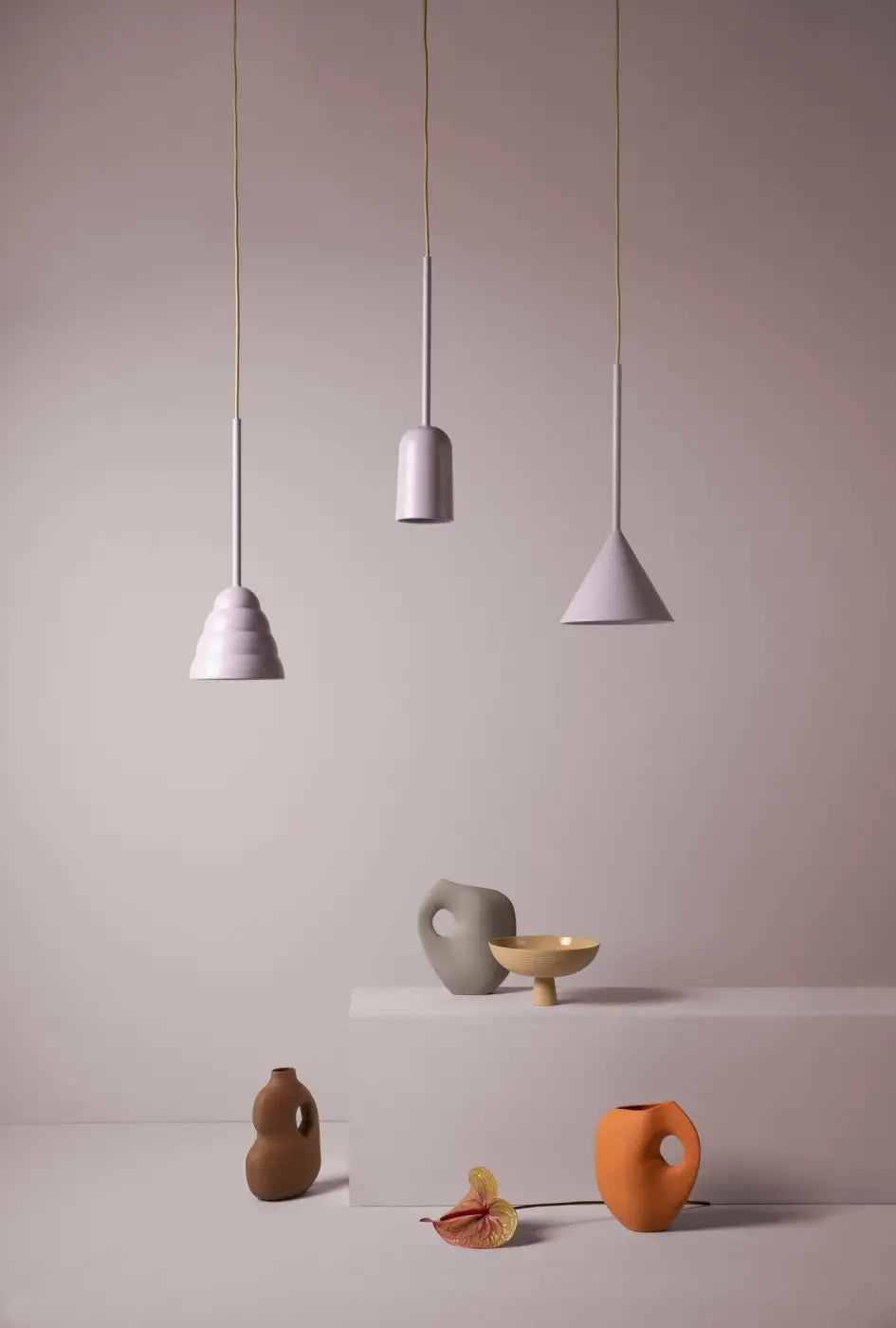 Suspension conique Figura Cone en aluminium lilas #couleur_violet