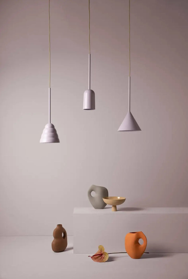Suspension conique Figura Cone en aluminium lilas #couleur_violet