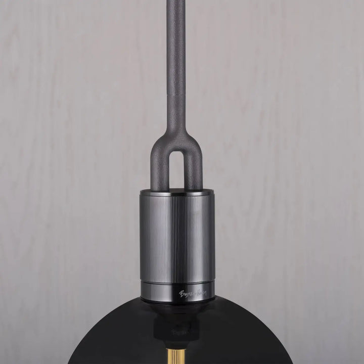 Suspension Forked Medium finition grise avec globe en verre fumé #couleur_gris