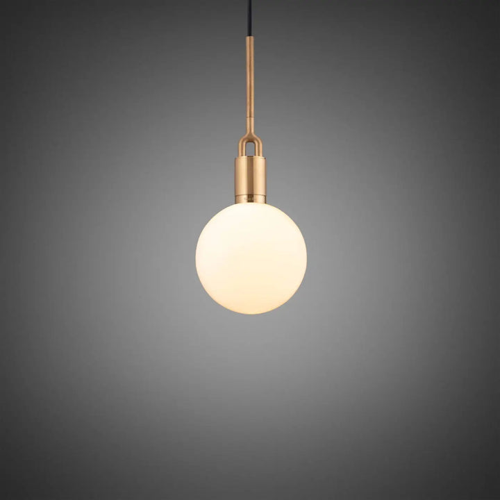 Suspension Forked Medium à globe opale, finition laiton #couleur_dor