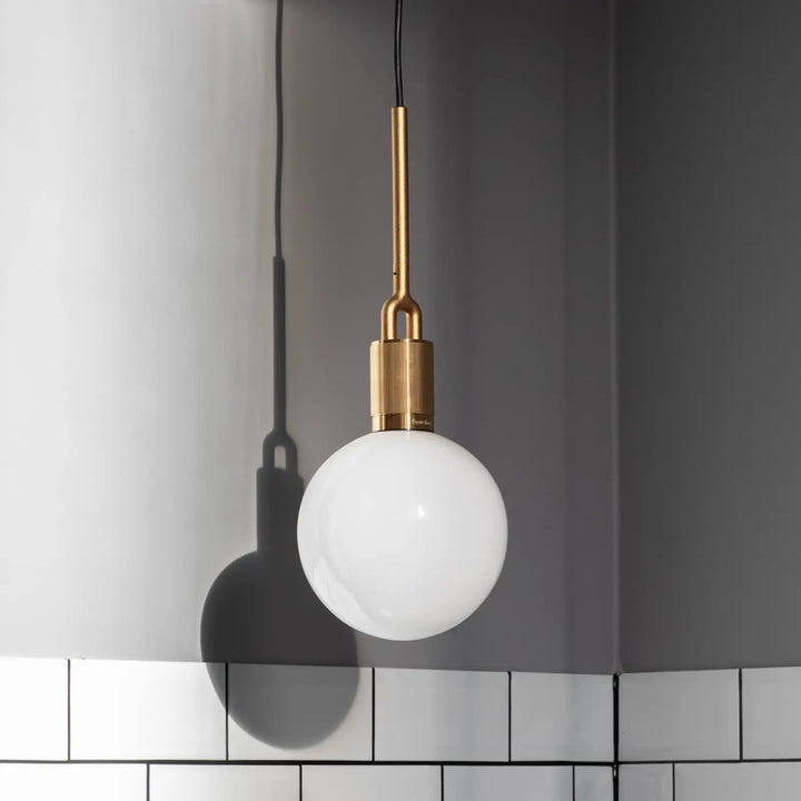 Suspension Forked Medium dans un intérieur #couleur_dor
