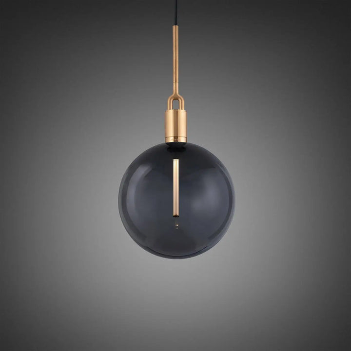 Suspension Forked Large à globe fumé, finition laiton #couleur_dor