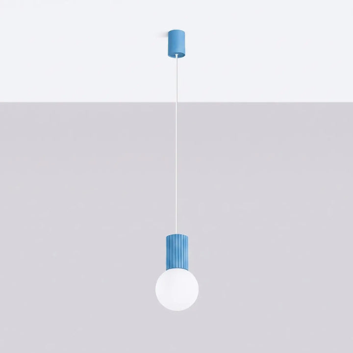 Suspension Halo à globe opalin et col cannelé bleu clair, éteinte