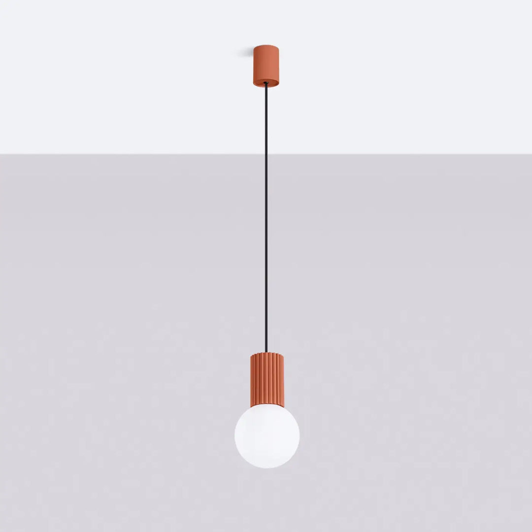 Suspension Halo à globe opalin et col cannelé ocre rouge, éteinte