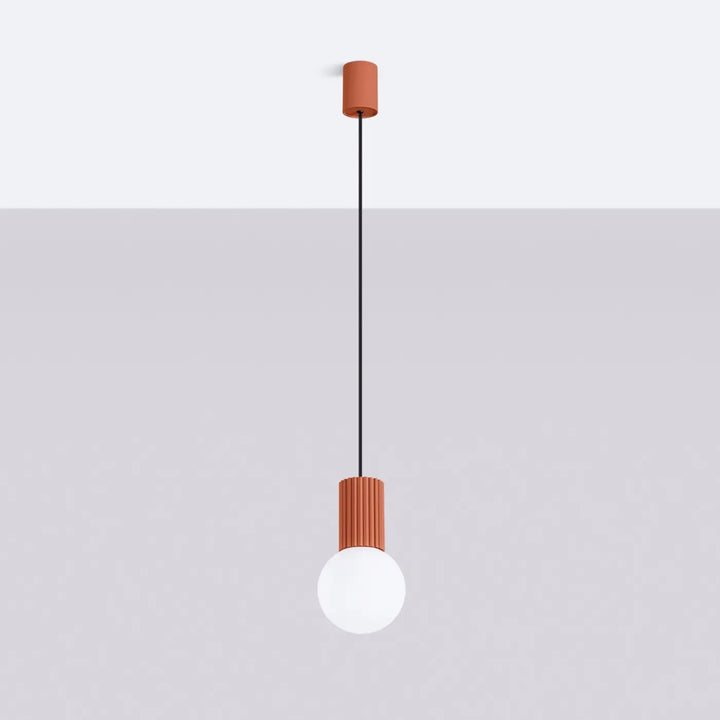 Suspension Halo à globe opalin et col cannelé ocre rouge, éteinte