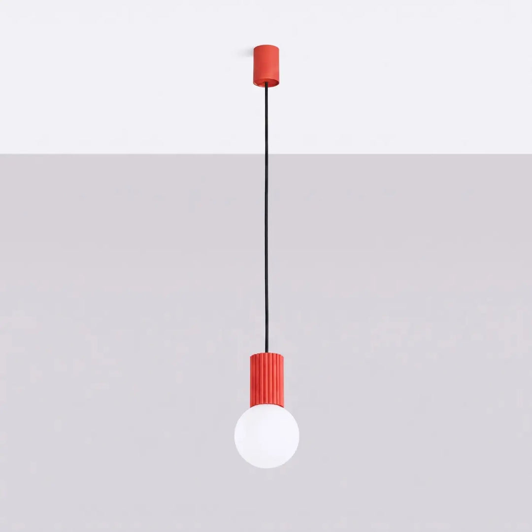 Suspension Halo à globe opalin et col cannelé rouge, éteinte