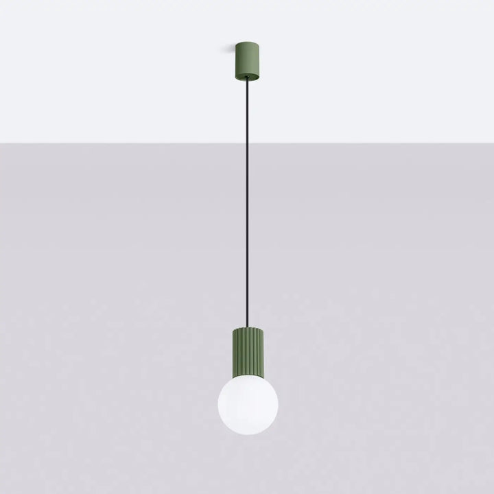 Suspension Halo à globe opalin et col cannelé vert olive, éteinte