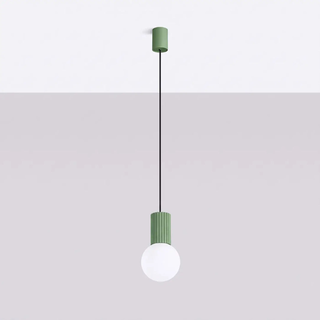 Suspension Halo à globe opalin et col cannelé sauge, éteinte