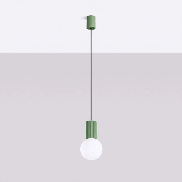 Suspension Halo à globe opalin et col cannelé sauge, éteinte