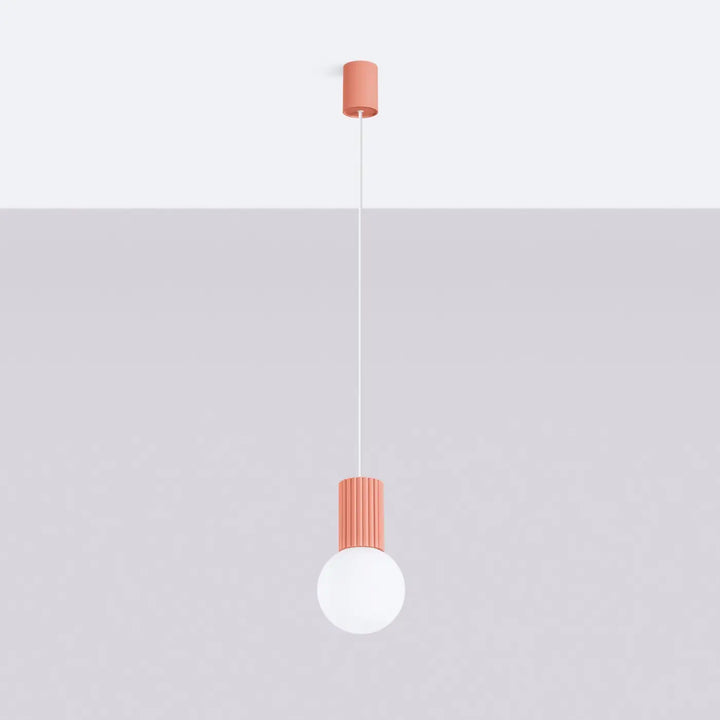 Suspension Halo à globe opalin et col cannelé pêche, éteinte