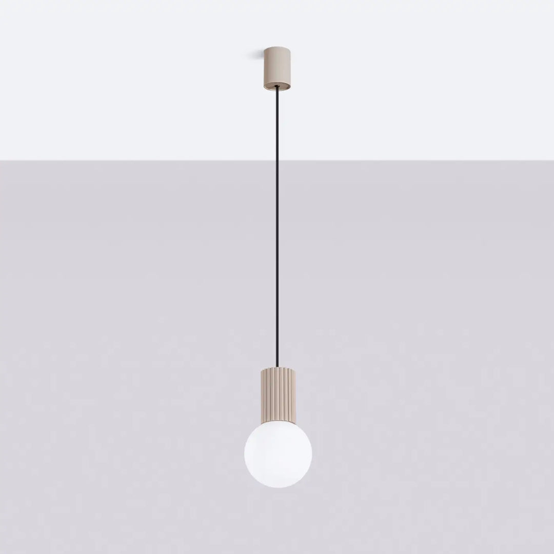 Suspension Halo à globe opalin et col cannelé taupe, éteinte