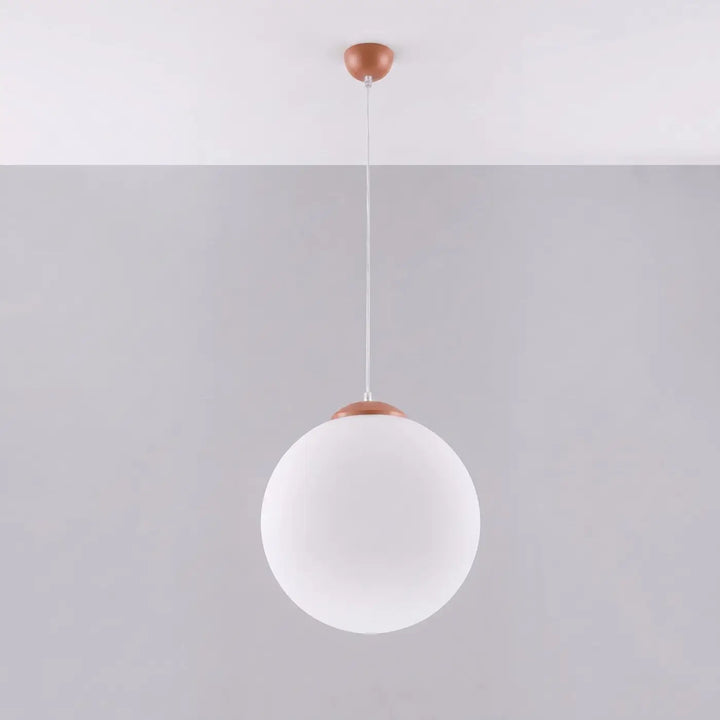 Suspension Ugo à globe en verre blanc et monture ocre rouge, éteinte